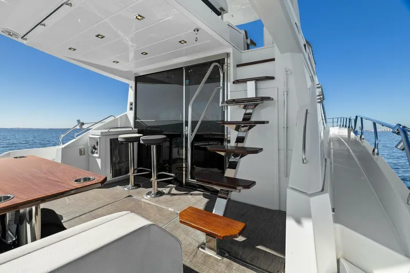 Seas The Day Yacht Photos Pics 2019 Cruisers Yachts 60 Cantius - Image 21