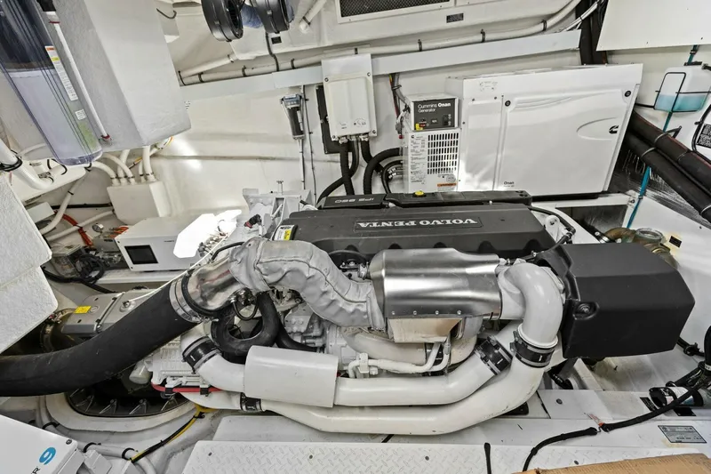 Seas The Day Yacht Photos Pics 2019 Cruisers Yachts 60 Cantius - Image 85