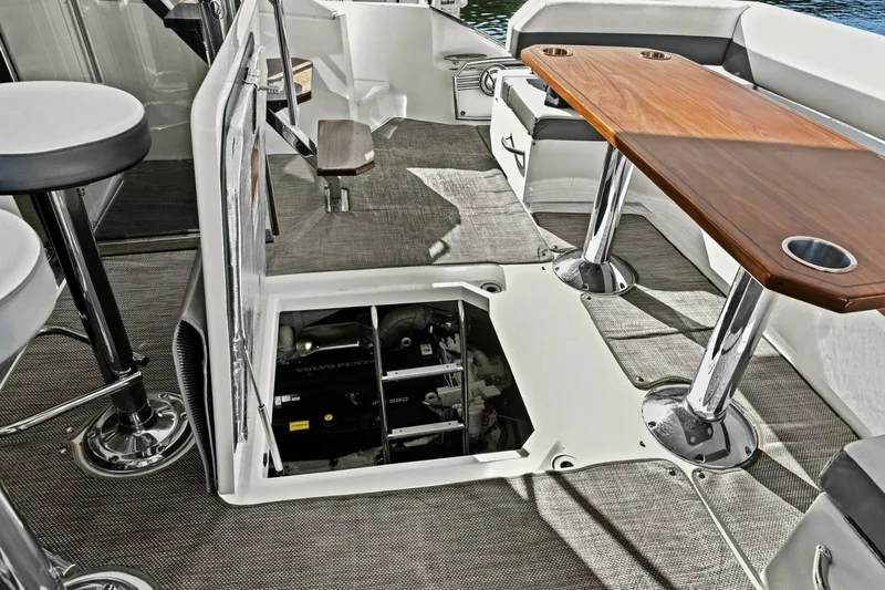 Seas The Day Yacht Photos Pics 2019 Cruisers Yachts 60 Cantius - Image 83