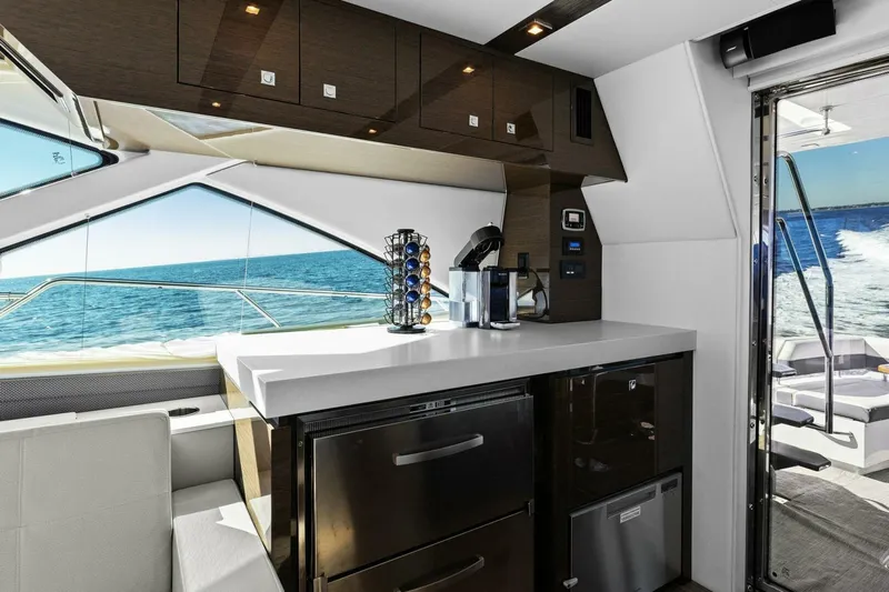 Seas The Day Yacht Photos Pics 2019 Cruisers Yachts 60 Cantius - Image 44