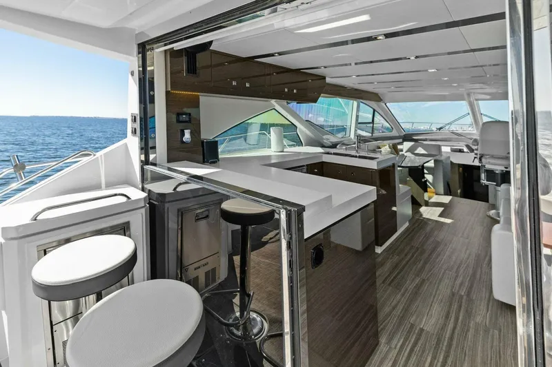 Seas The Day Yacht Photos Pics 2019 Cruisers Yachts 60 Cantius - Image 41