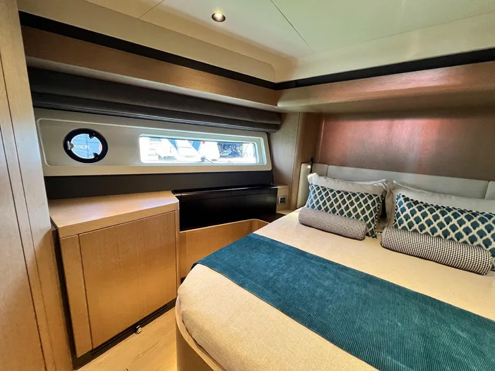  Yacht Photos Pics Luxurious cabin interior of 2024 Sirena 48 Flybridge yacht with elegant bedding and modern design.