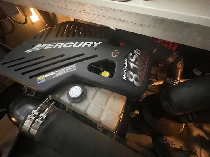 Jackarita Yacht Photos Pics 1998 Sea Ray 370 Sundancer - Image 45