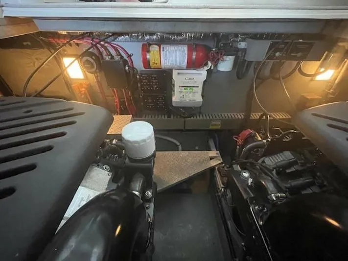 Jackarita Yacht Photos Pics 1998 Sea Ray 370 Sundancer - Image 44