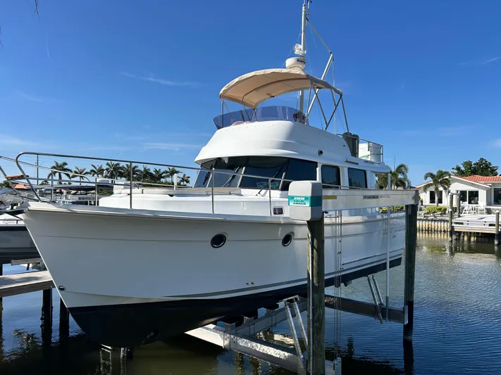 Good Timimg Yacht Photos Pics 2015 Beneteau Swift Trawler 34 docked, showcasing sleek design and modern features.