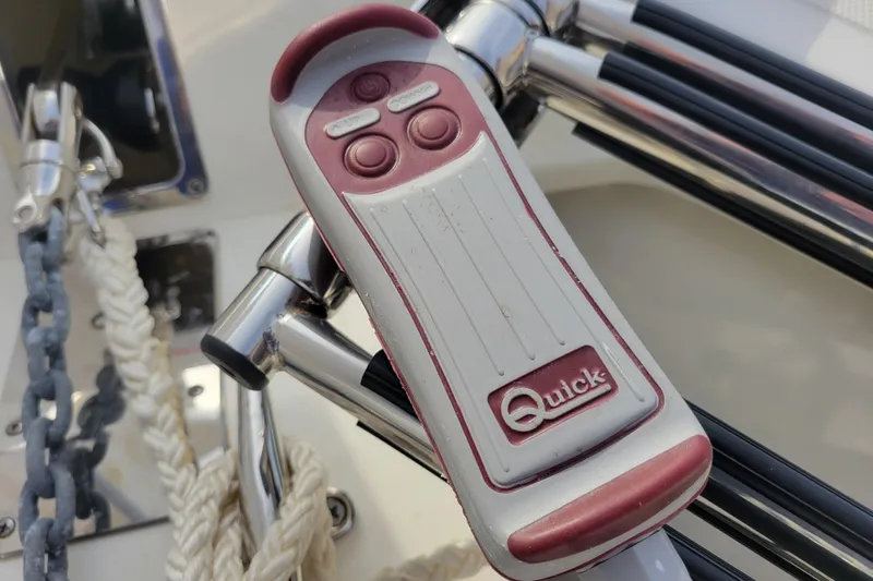 Yacht Photos Pics Remote control on a 2023 Boston Whaler 280 Vantage boat, featuring ropes and metal fittings.