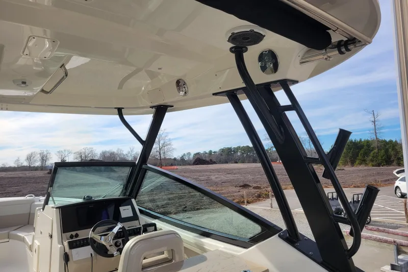  Yacht Photos Pics 2023 Boston Whaler 280 Vantage boat interior with steering wheel and dashboard.