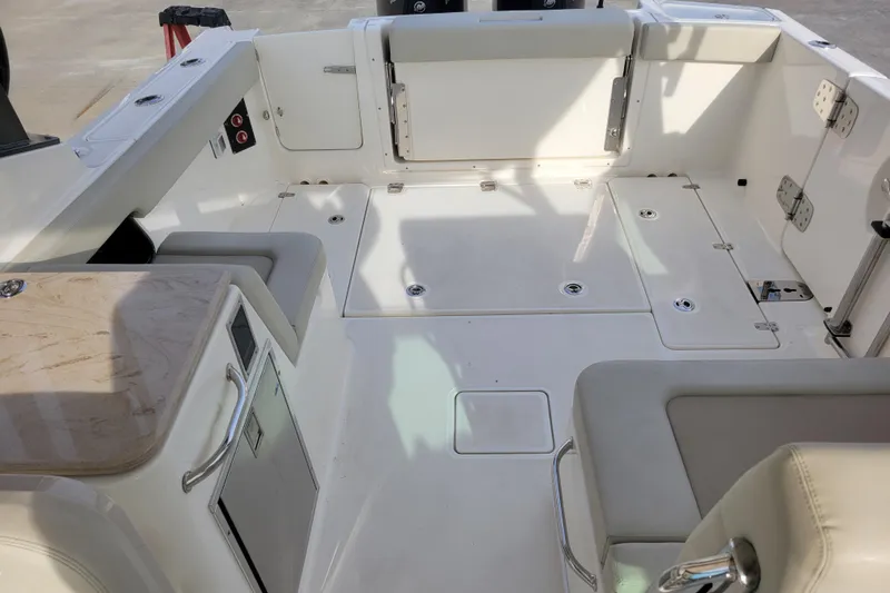  Yacht Photos Pics Interior view of 2023 Boston Whaler 280 Vantage boat, featuring spacious seating and storage.