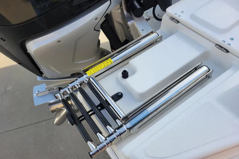  Yacht Photos Pics 2023 Boston Whaler 280 Vantage boat ladder and engine detail.