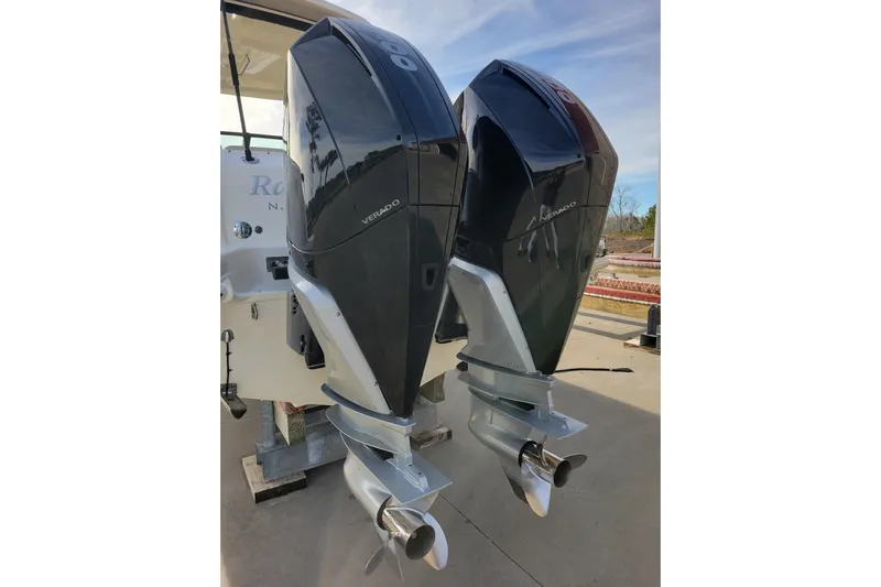  Yacht Photos Pics Twin Verado outboard engines on a 2023 Boston Whaler 280 Vantage boat.