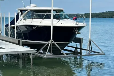 Tiara Yachts 3100 Coronet