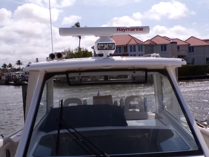  Yacht Photos Pics 2018 Boston Whaler 420 boat with Raymarine equipment.