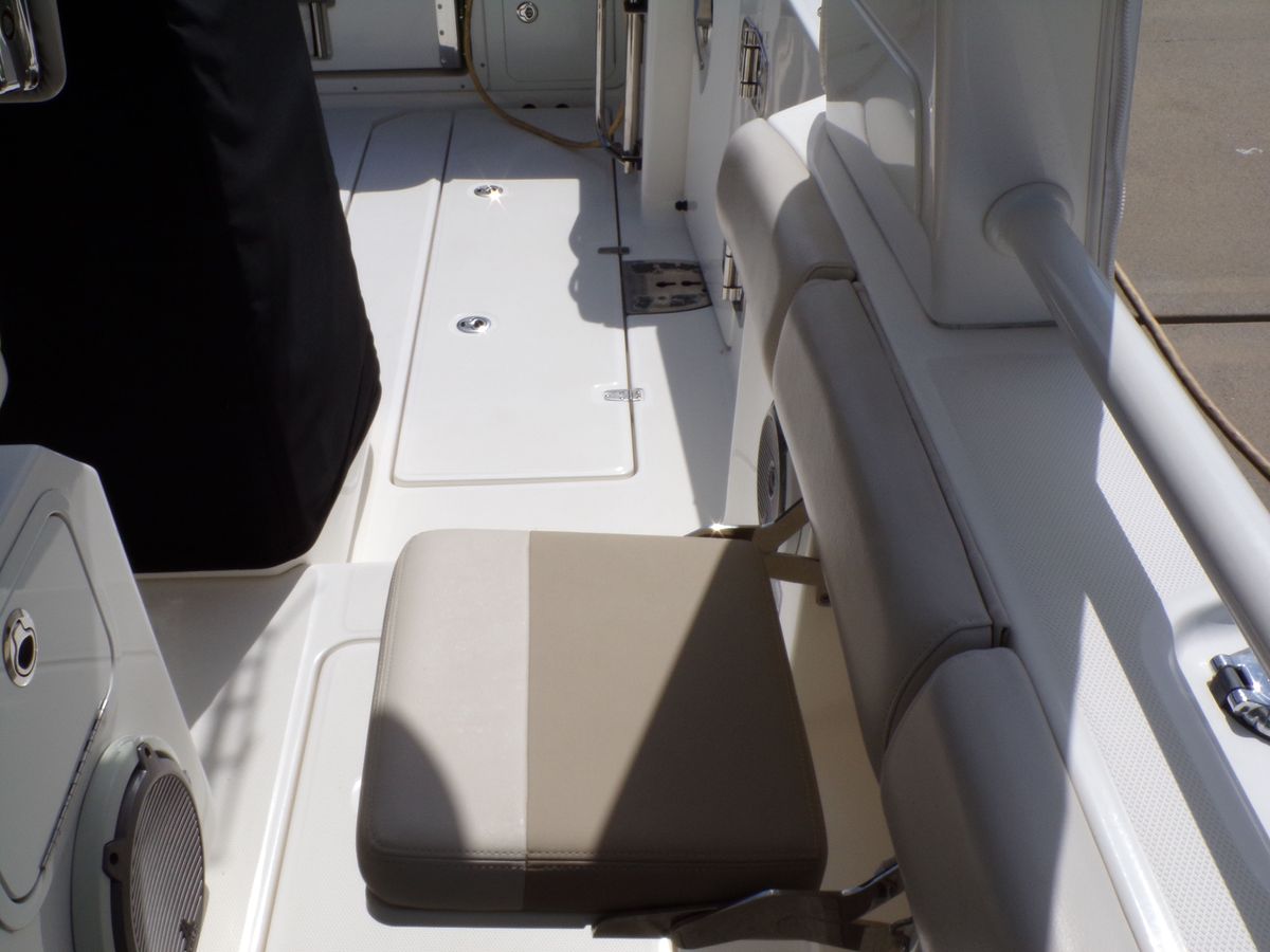 2018 Boston Whaler 42 