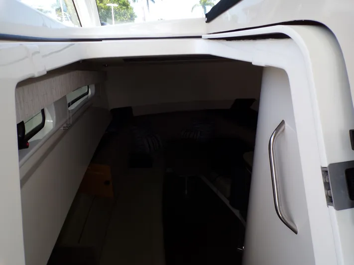  Yacht Photos Pics Interior of a 2018 Boston Whaler 420 yacht.