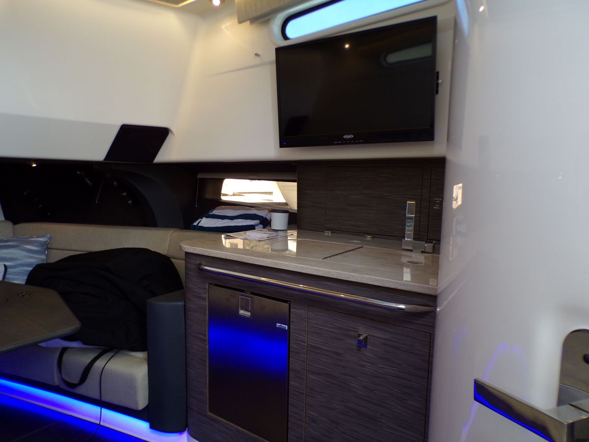 2018 Boston Whaler 42 