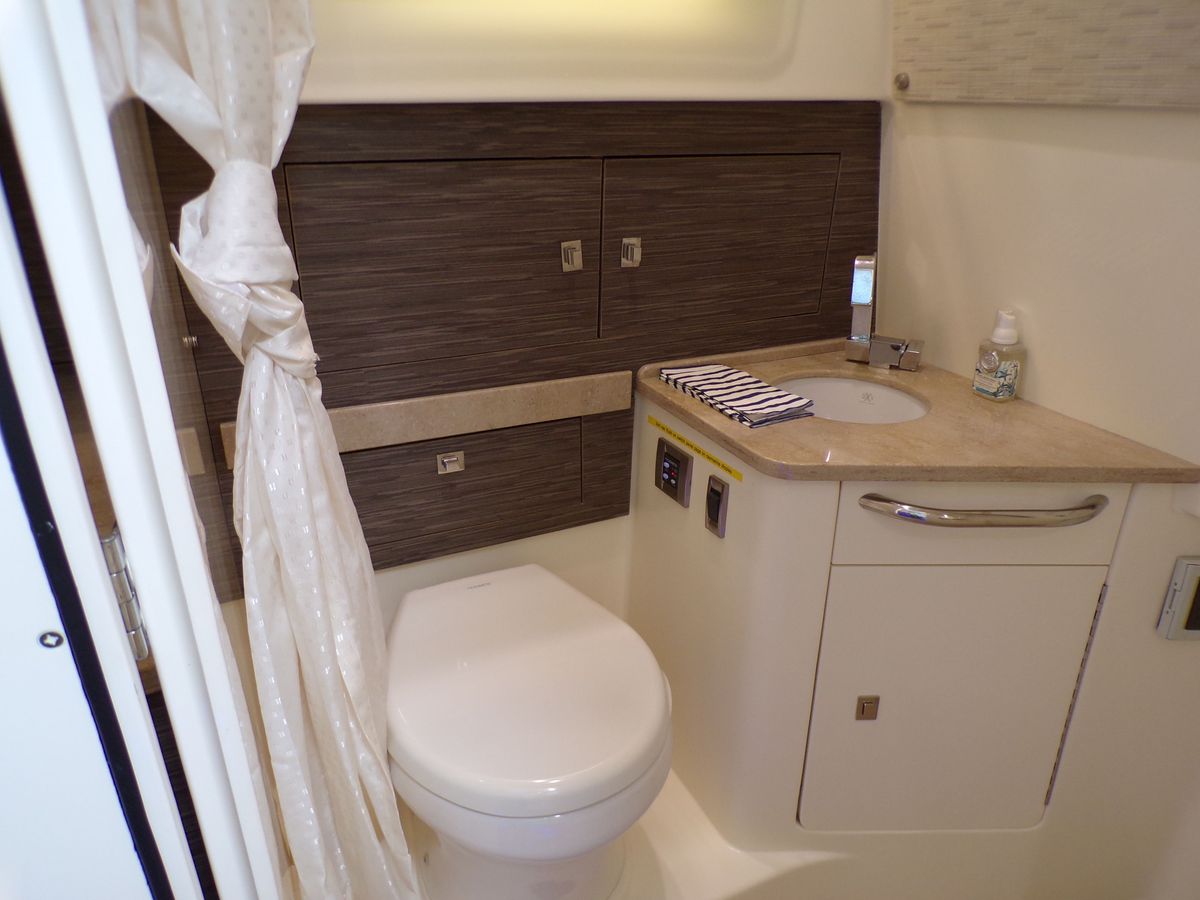 2018 Boston Whaler 42 