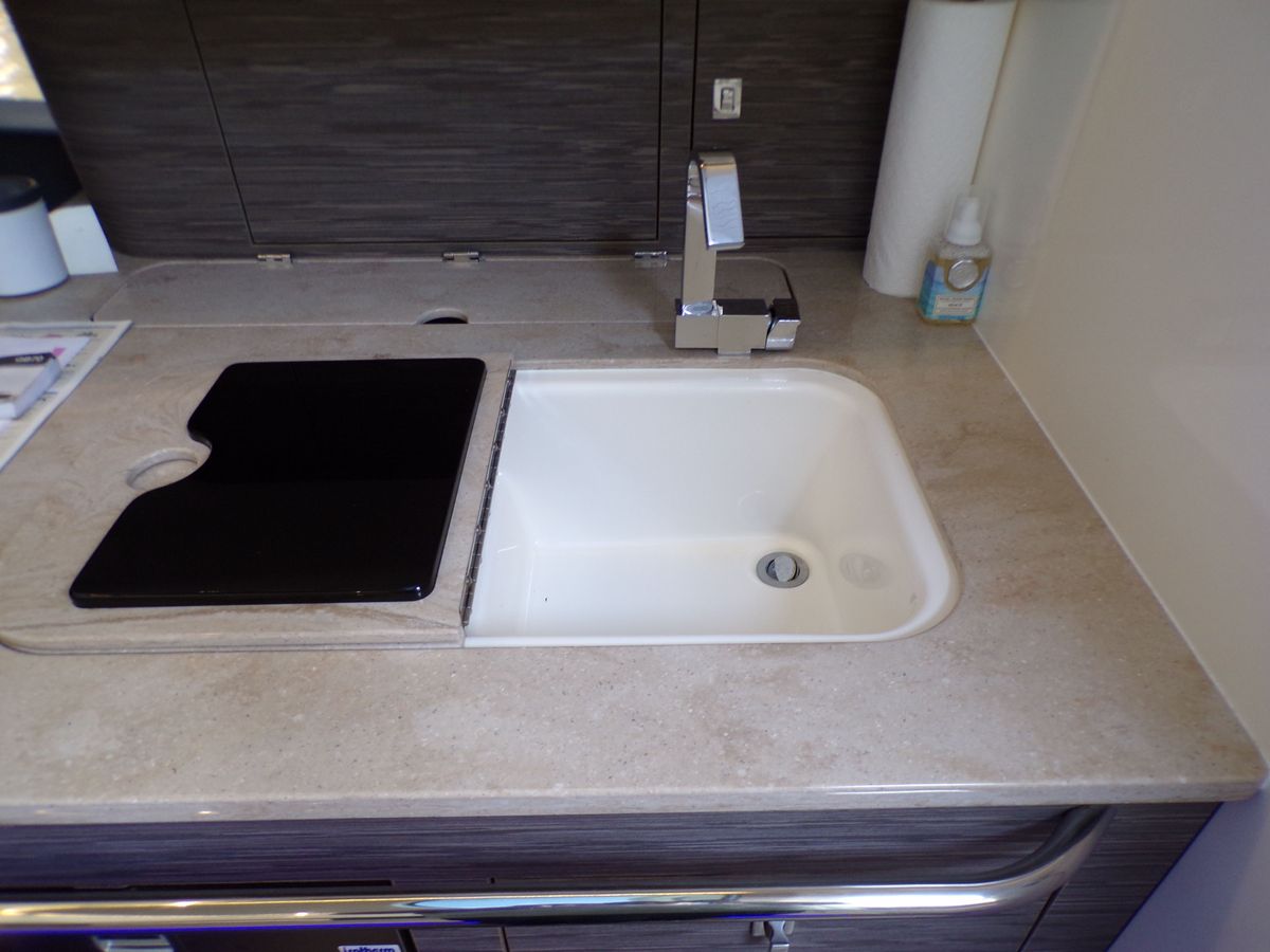 2018 Boston Whaler 42 