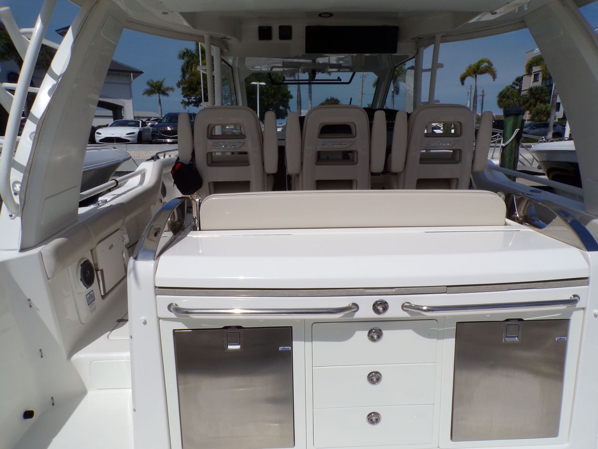 2018 Boston Whaler 42 