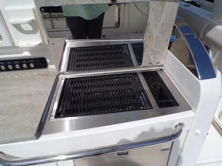  Yacht Photos Pics Grill area on a 2018 Boston Whaler 420 boat.