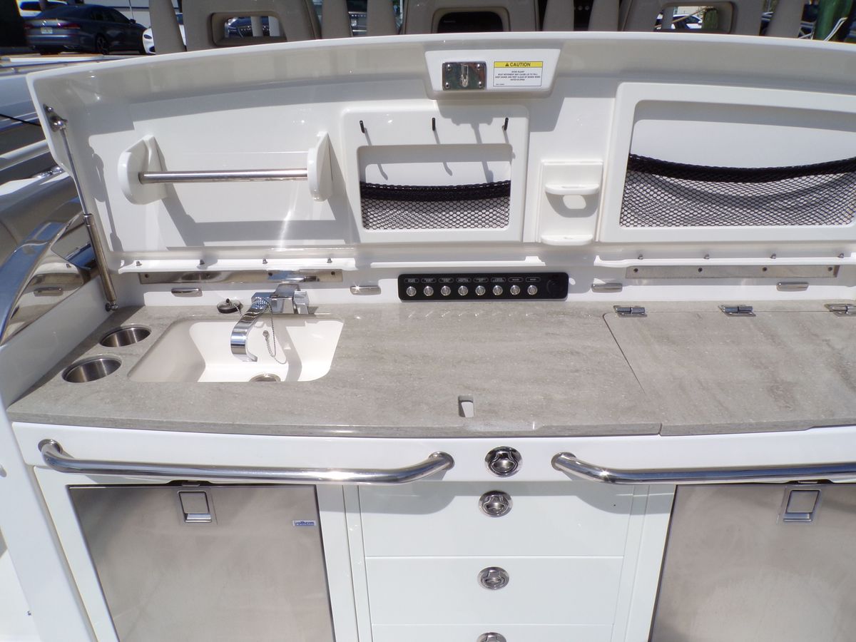 2018 Boston Whaler 42 