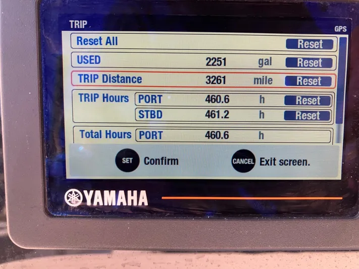 Yacht Photos Pics Yamaha GPS display showing trip data: 2251 gallons used, 3261 miles traveled, 460.6 hours logged.