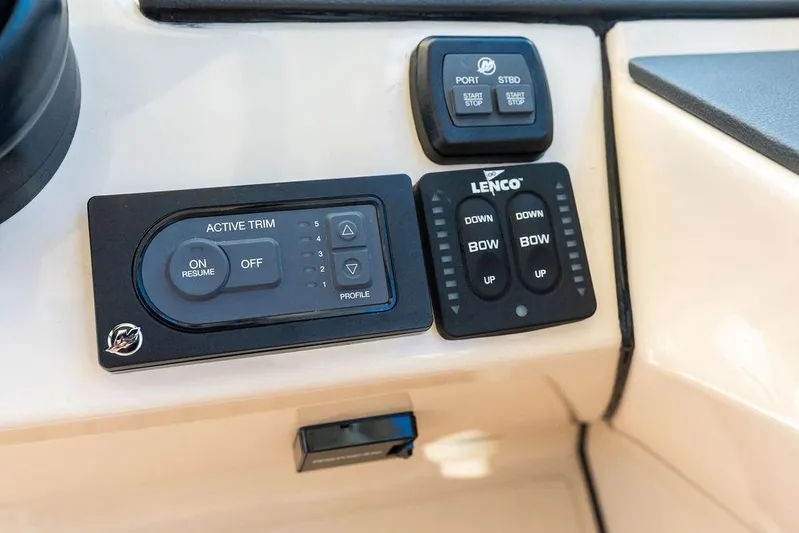 Marmara Yacht Photos Pics Control panel of 2020 Boston Whaler 320 Vantage boat with trim and bow controls.