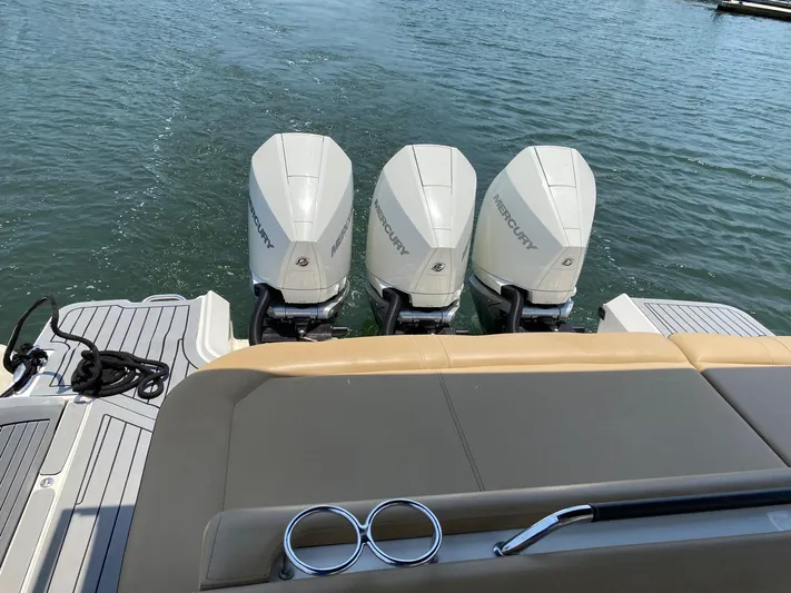 2021 Sea Ray 400 Slx Ob Yacht Photos Pics 2021 Sea Ray SLX 400 Outboard with triple Mercury engines on water.