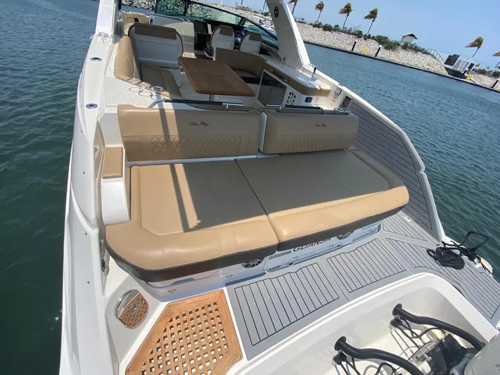 2021 Sea Ray 400 Slx Ob Yacht Photos Pics 2021 Sea Ray SLX 400 Outboard boat with spacious seating and elegant design.