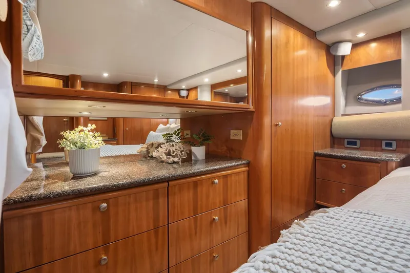 Pura Vida Yacht Photos Pics Master Stateroom