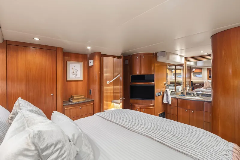 Pura Vida Yacht Photos Pics Master Stateroom