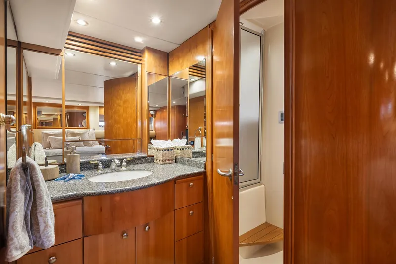 Pura Vida Yacht Photos Pics Master Head