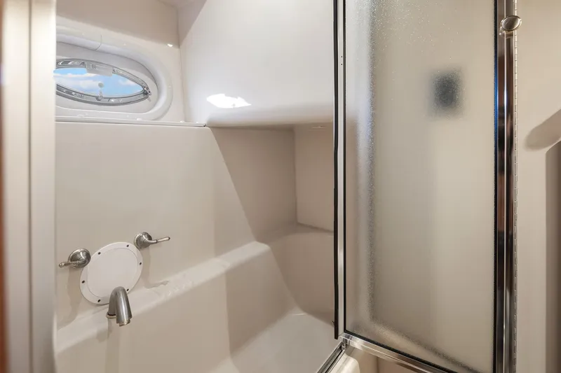 Pura Vida Yacht Photos Pics Master Head