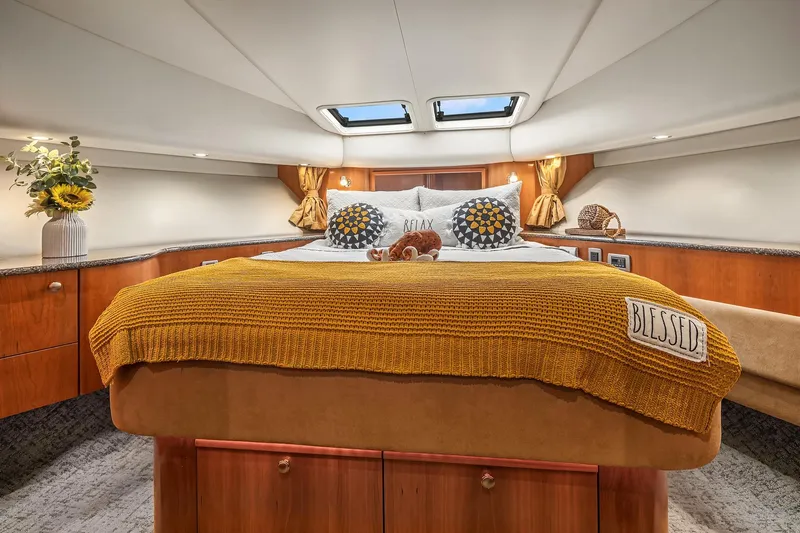 Pura Vida Yacht Photos Pics VIP Stateroom