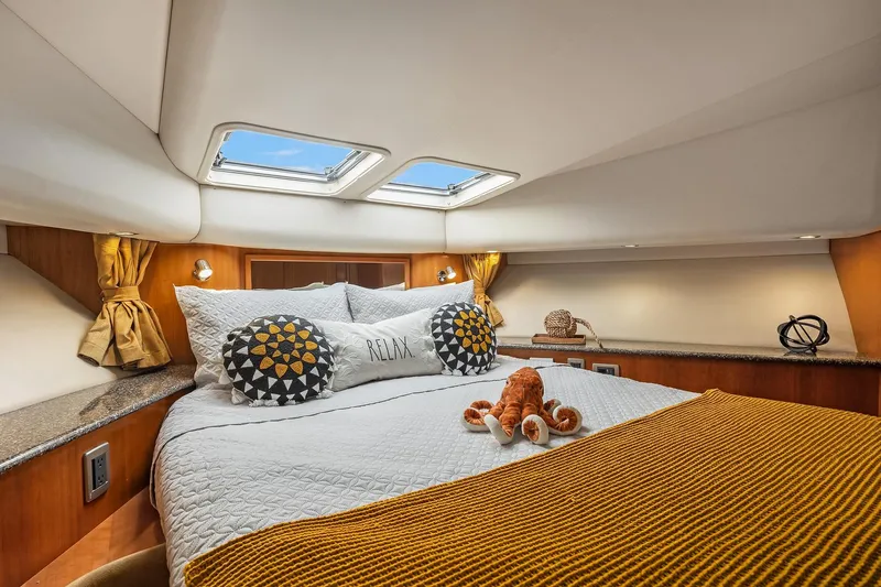Pura Vida Yacht Photos Pics VIP Stateroom