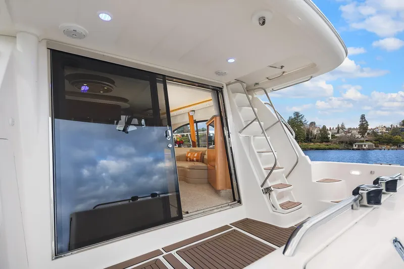 Pura Vida Yacht Photos Pics Aft Deck