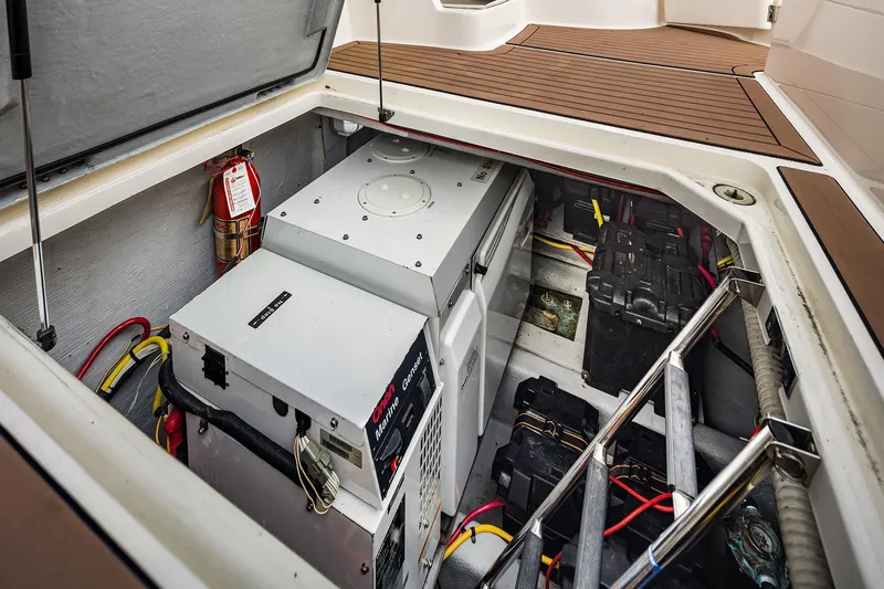 Pura Vida Yacht Photos Pics Engine Room