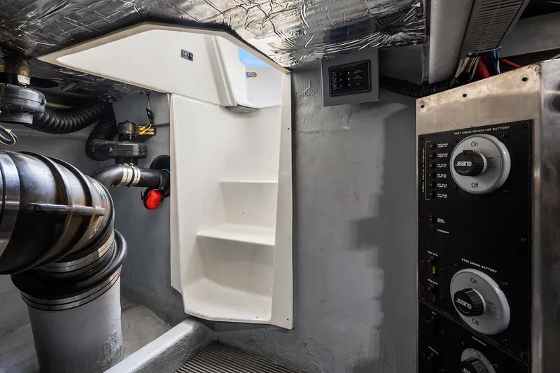 Pura Vida Yacht Photos Pics Engine Room