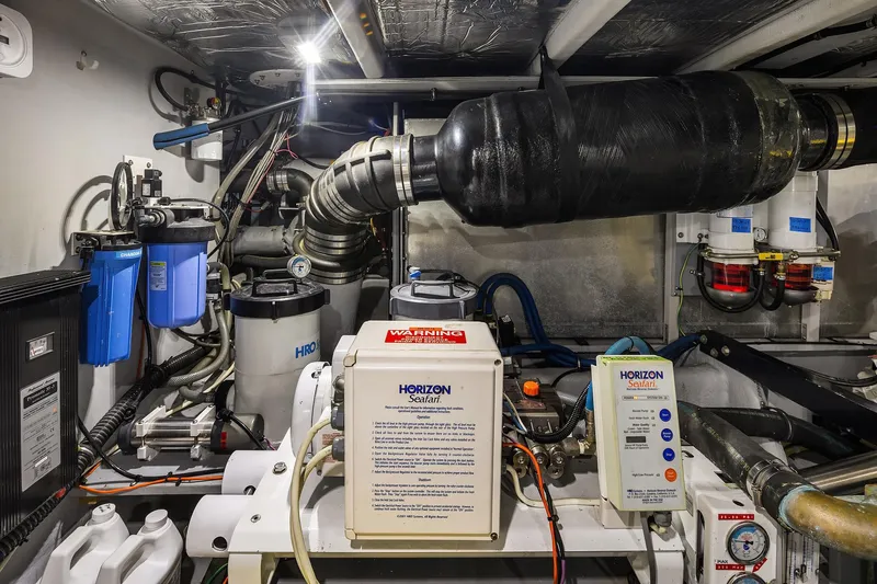 Pura Vida Yacht Photos Pics Engine Room