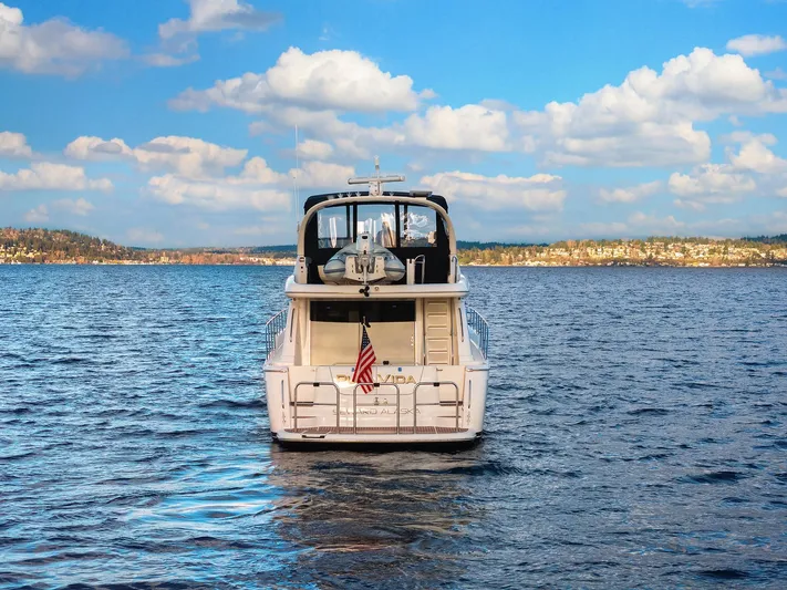 Pura Vida Yacht Photos Pics Stern Profile