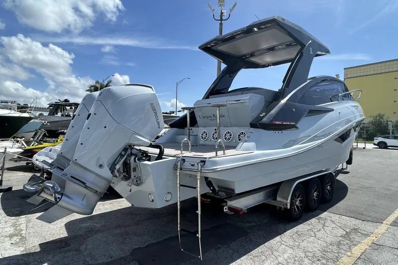  Yacht Photos Pics Luxury L'ACQUA LR350 boat, 2025 model, with powerful Mercury outboard engines.