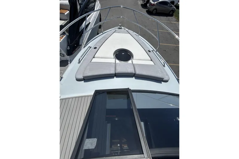  Yacht Photos Pics Luxury L'ACQUA LR350 yacht deck, 2025 model, featuring sleek design and sunbathing area.