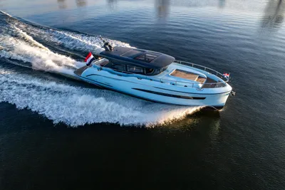 Van den Hoven Voyager 50