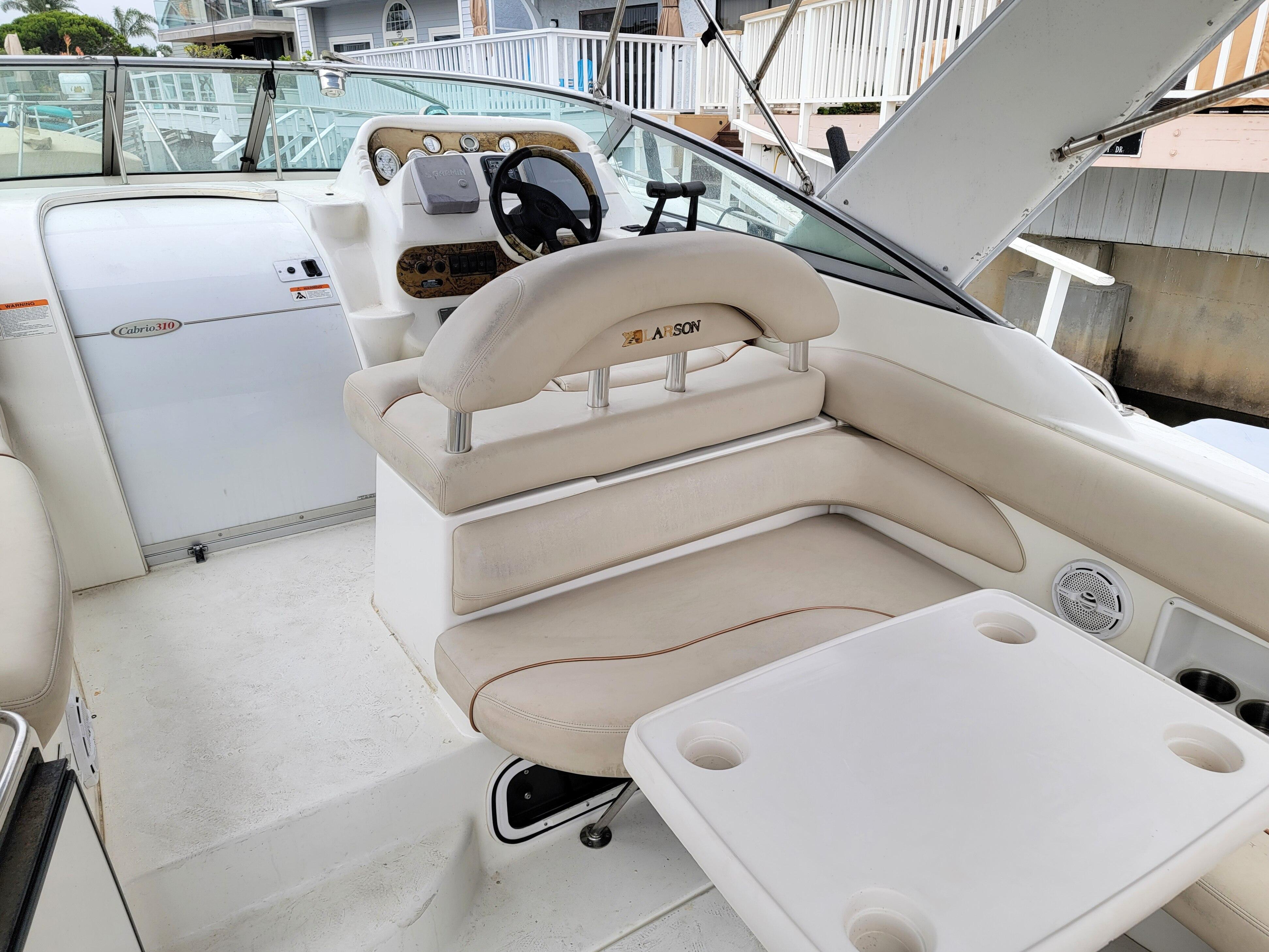 2003 Larson Cabrio 310 Cruiser for sale - YachtWorld