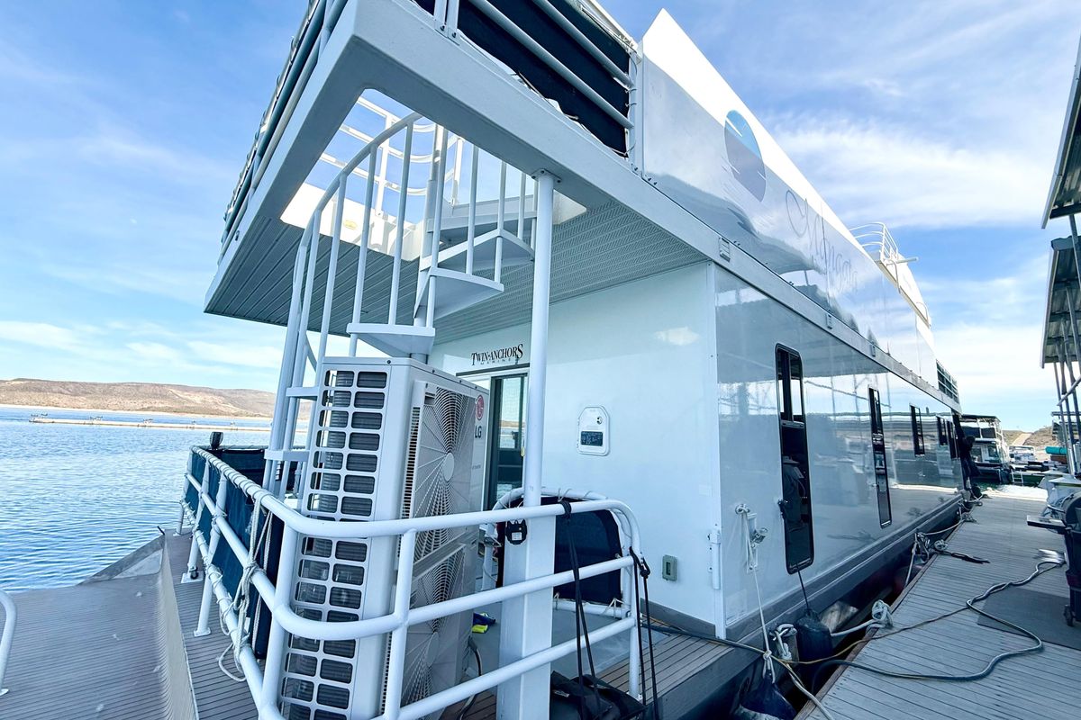 2005 Twin Anchors 68 