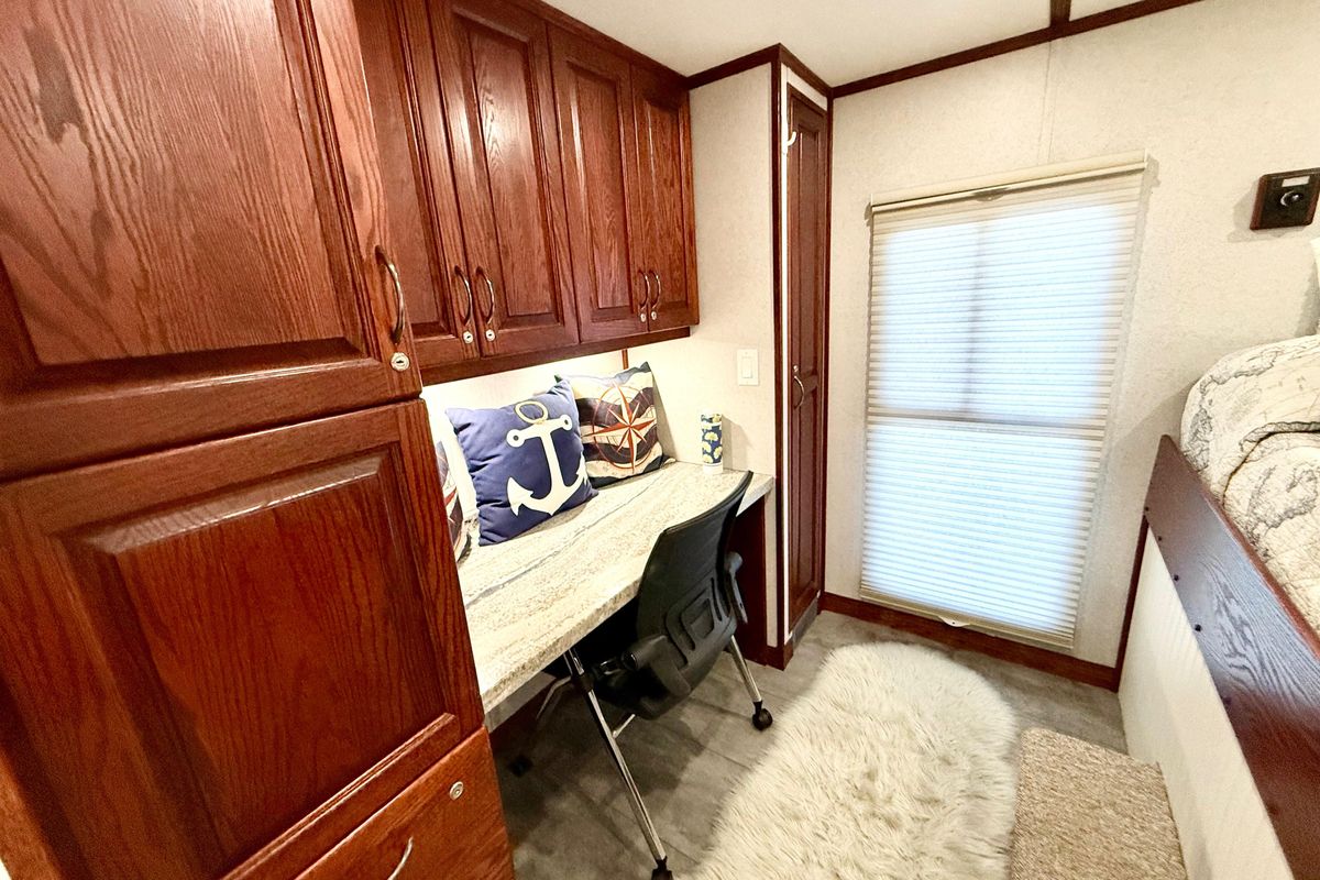 2005 Twin Anchors 68 