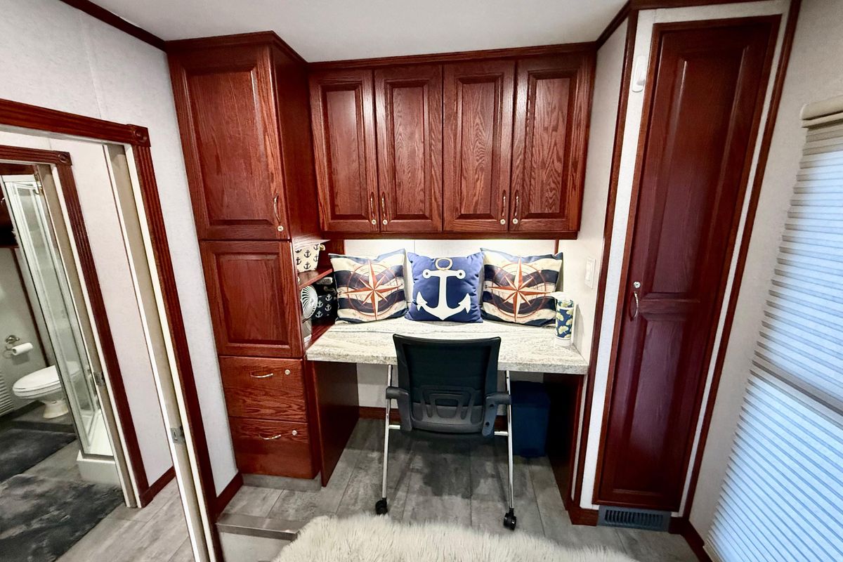 2005 Twin Anchors 68 