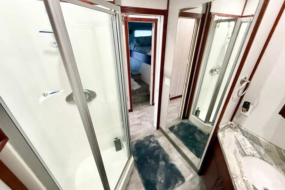 2005 Twin Anchors 68 