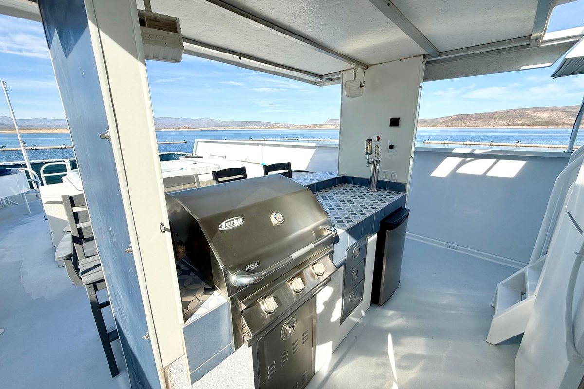 2005 Twin Anchors 68 