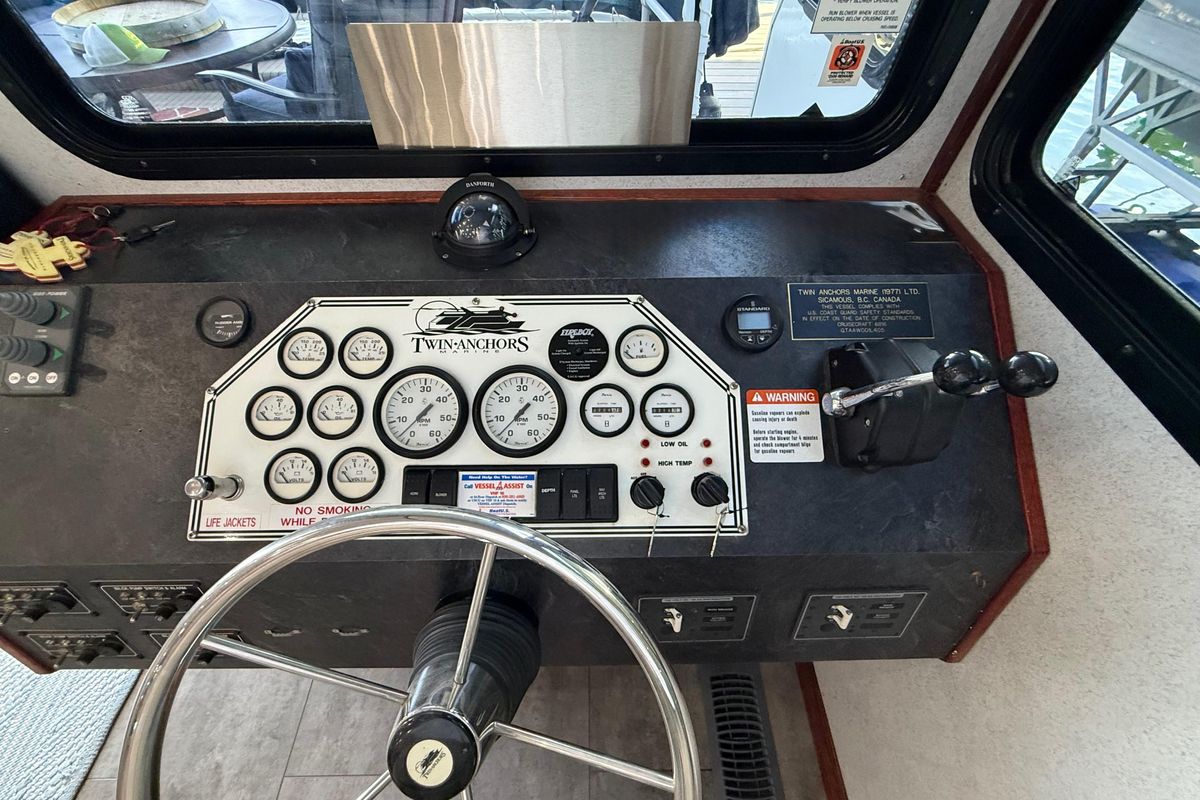 2005 Twin Anchors 68 