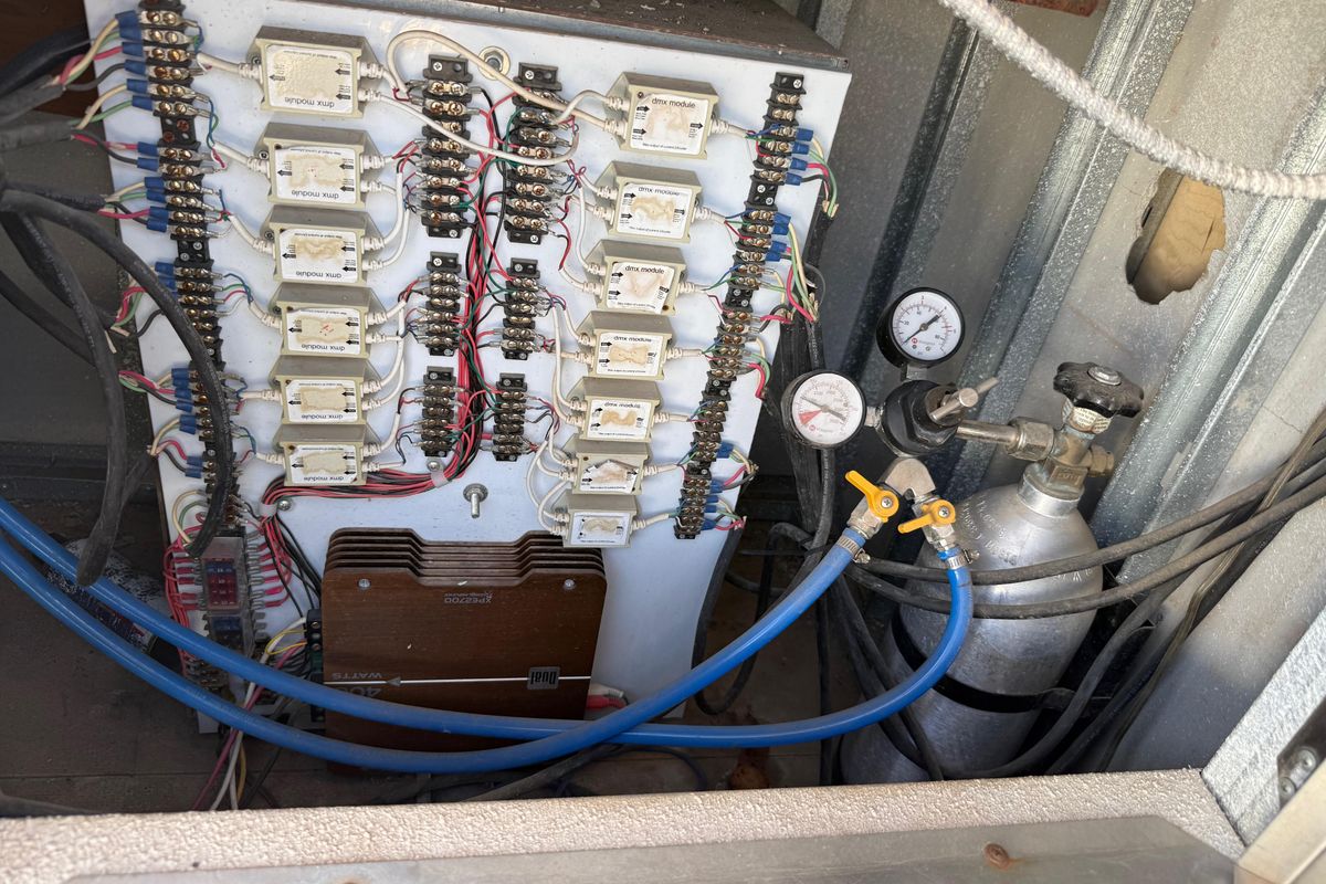 2005 Twin Anchors 68 